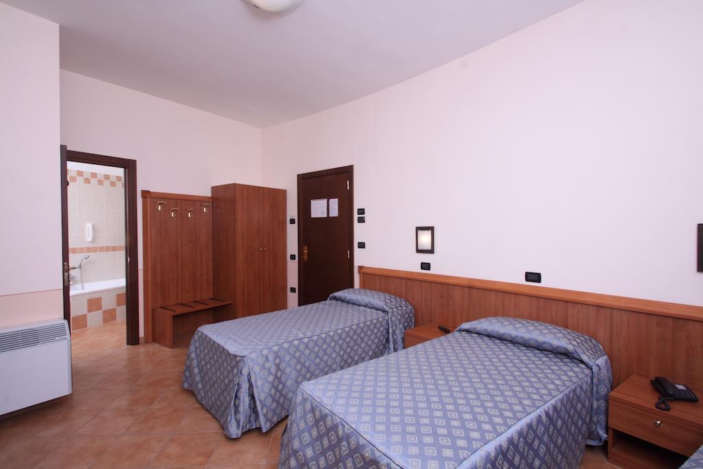 Hotel Ristorante La Bilancia Loreto Aprutino Rom bilde