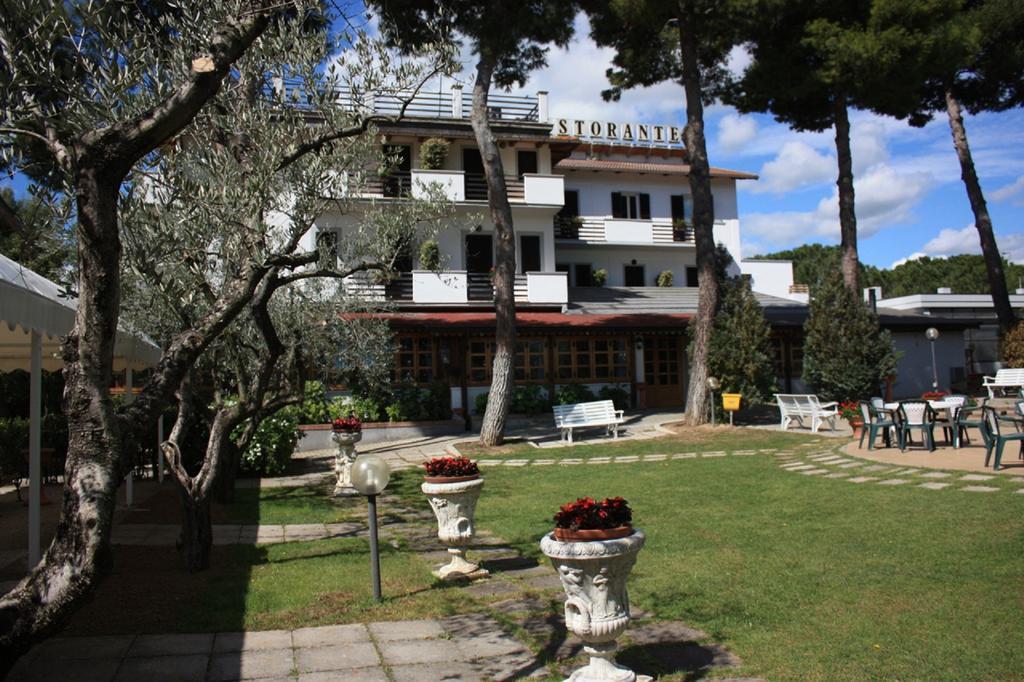 Hotel Ristorante La Bilancia Loreto Aprutino Eksteriør bilde